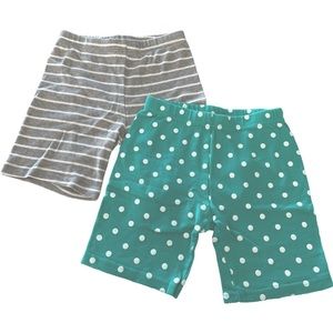 2 pack pijama bottoms. Gray polka dot and green stripes. 6-8